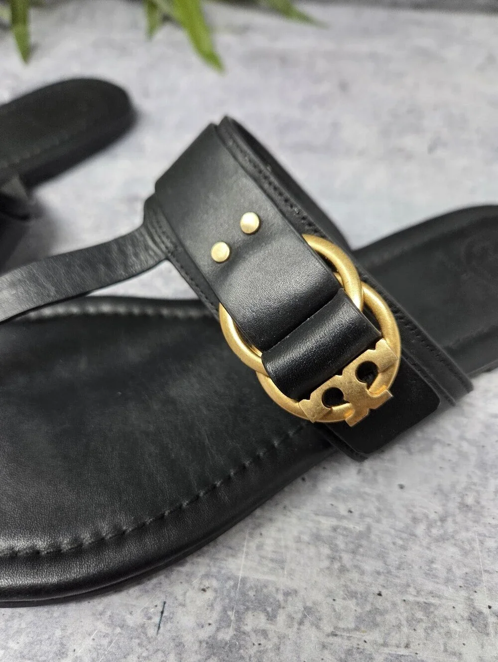 Tory Burch Marsden Black Leather Flat Thong Sandal Gold Hardware Size 8